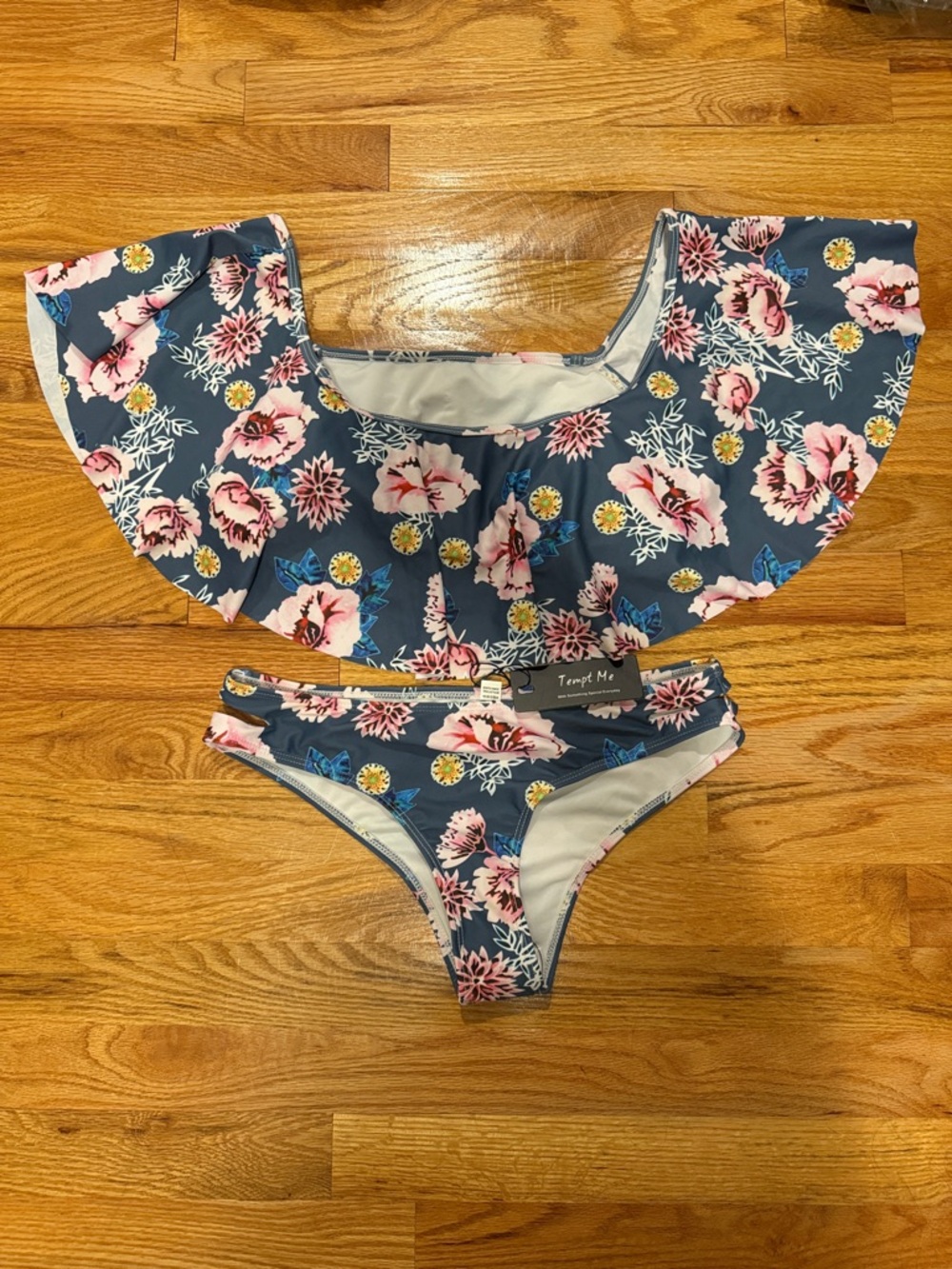 Ruffle Off-Shoulder Bikini Set ** Bundle 5+ items and name your offer!!! 💖💞